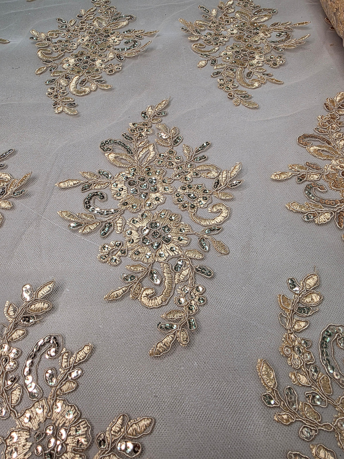 Tul Bordado Con Diseño Floral Con Lentejuela Color Oro - HH039 — Palacio Glamour