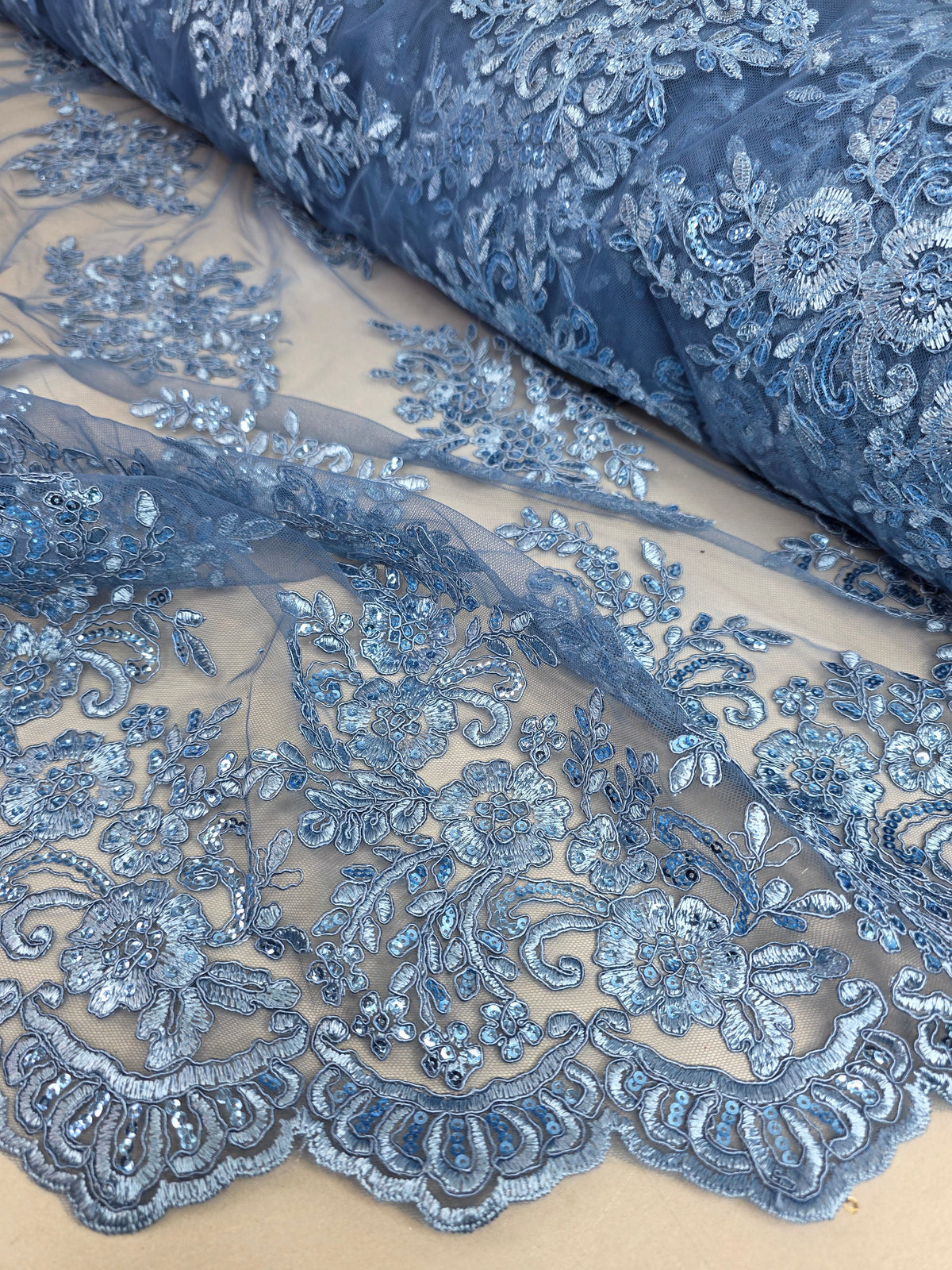 Tul Bordado Con Diseño Floral Con Lentejuela Color Plumbago - HH039 — Palacio Glamour