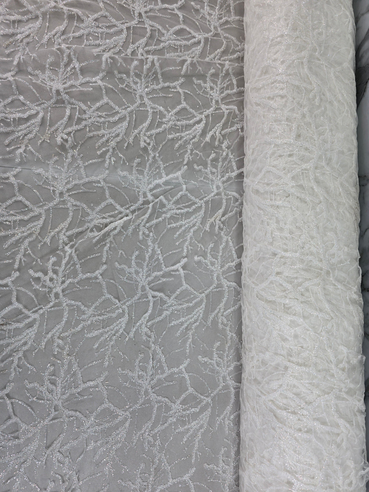 Tul Bordado Con Diseño, Pedrería Y Glitter Color Blanco - HH124 — Palacio Glamour