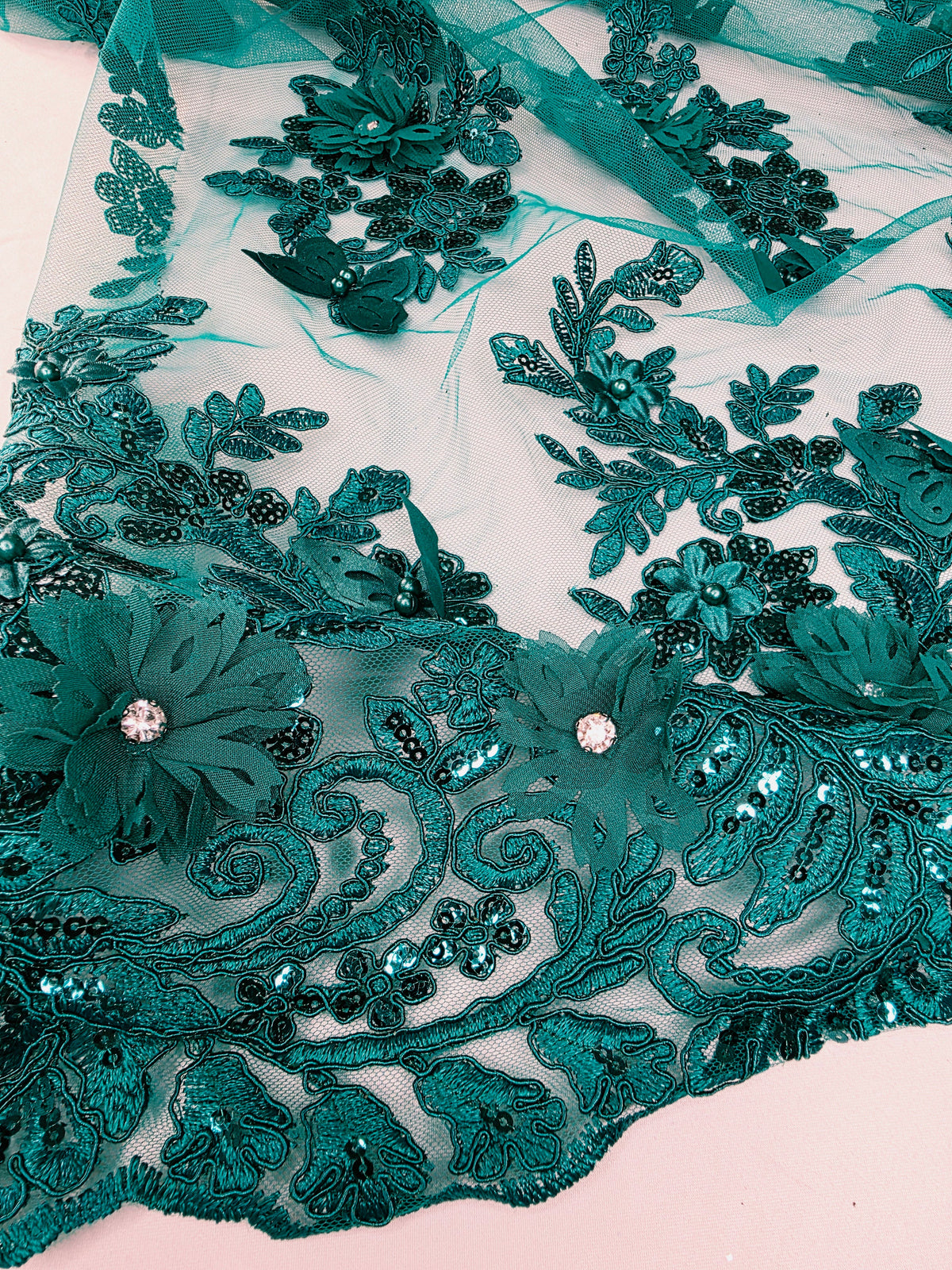 Tul Bordado Con Floral 3D, Mariposas, Pedrería, Lentejuela Y Perlas Color Verde Esmeralda- HH157 — Palacio Glamour