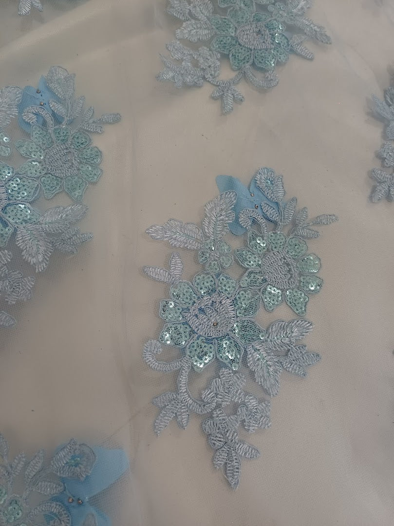 Tul Bordado Con Floral 3D, Mariposas, Pedrería, Lentejuela Y Perlas Color Azul Cielo - HH157 — Palacio Glamour