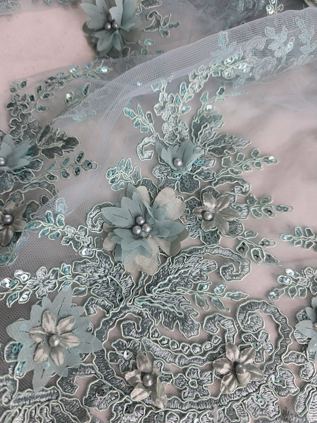 Tul Bordado Con Floral 3D, Lentejuela Y Perlas Color Sage- HH158 — Palacio Glamour