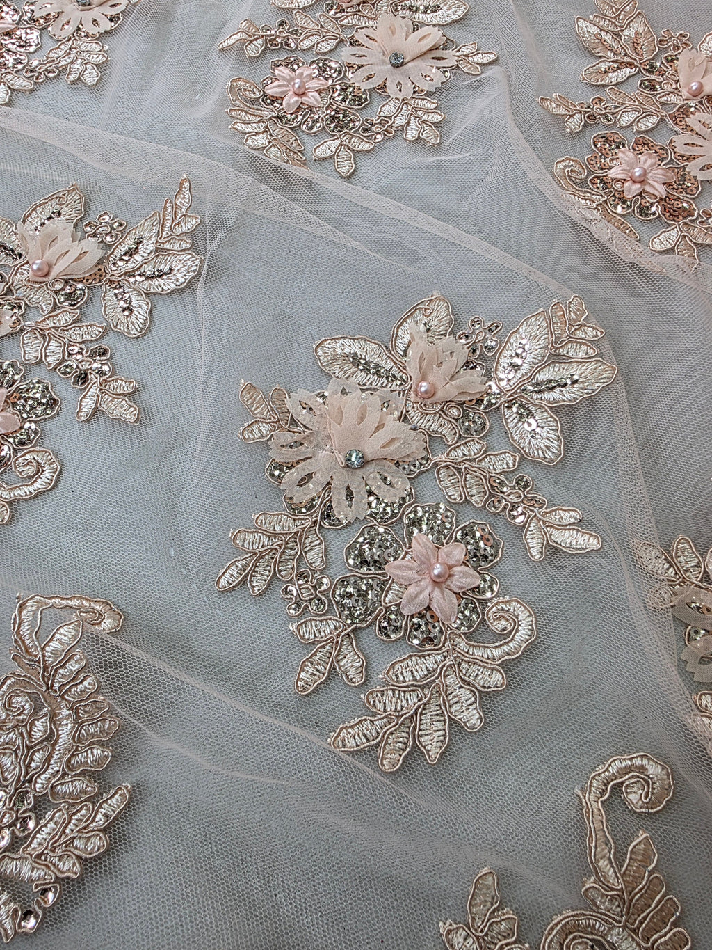 Tul Bordado Con Floral 3D, Lentejuela Y Perlas Color Blush- HH160 — Palacio Glamour