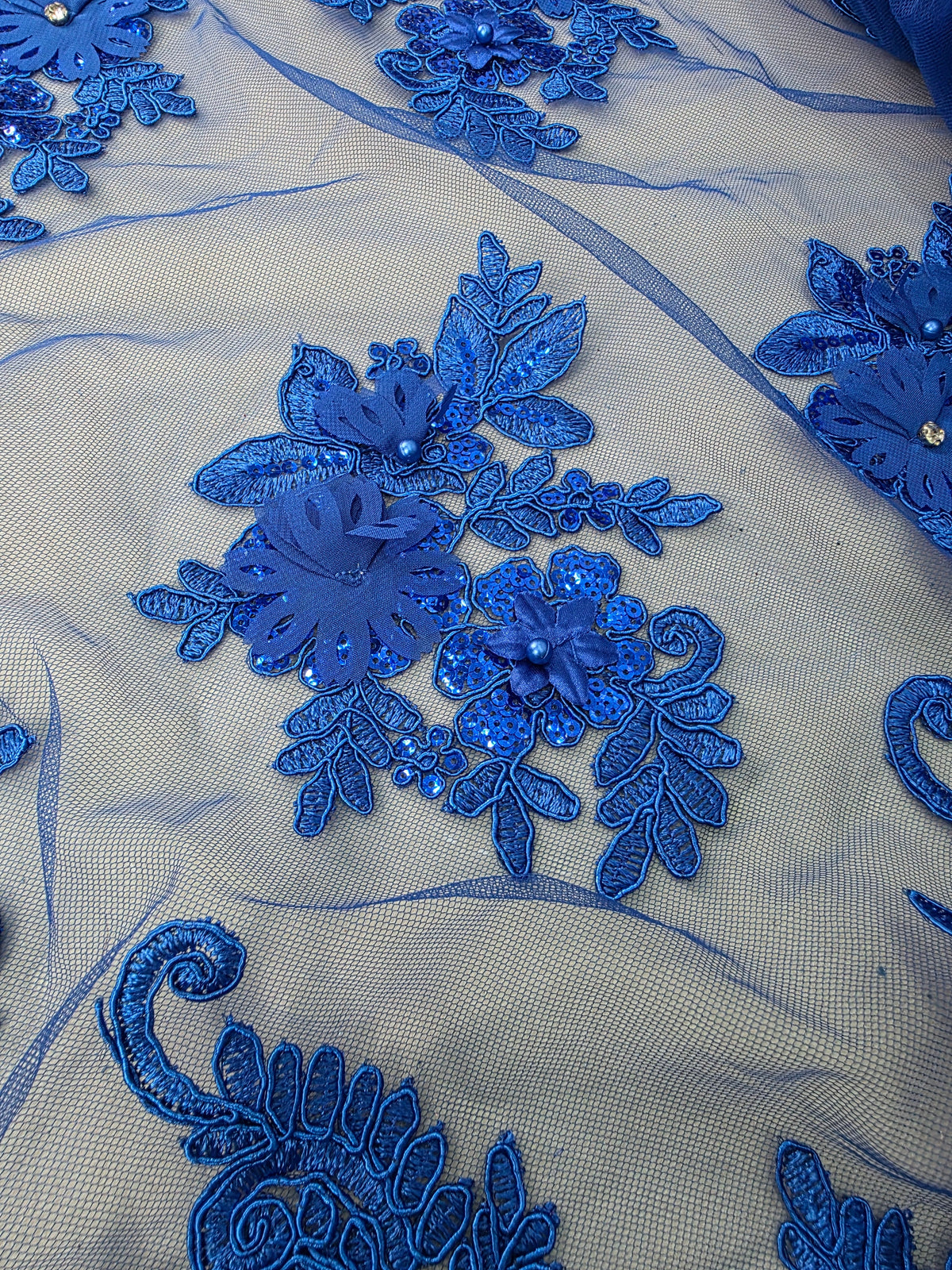 Tul Bordado Con Floral 3D, Lentejuela Y Perlas Color Azul Rey- HH160 — Palacio Glamour