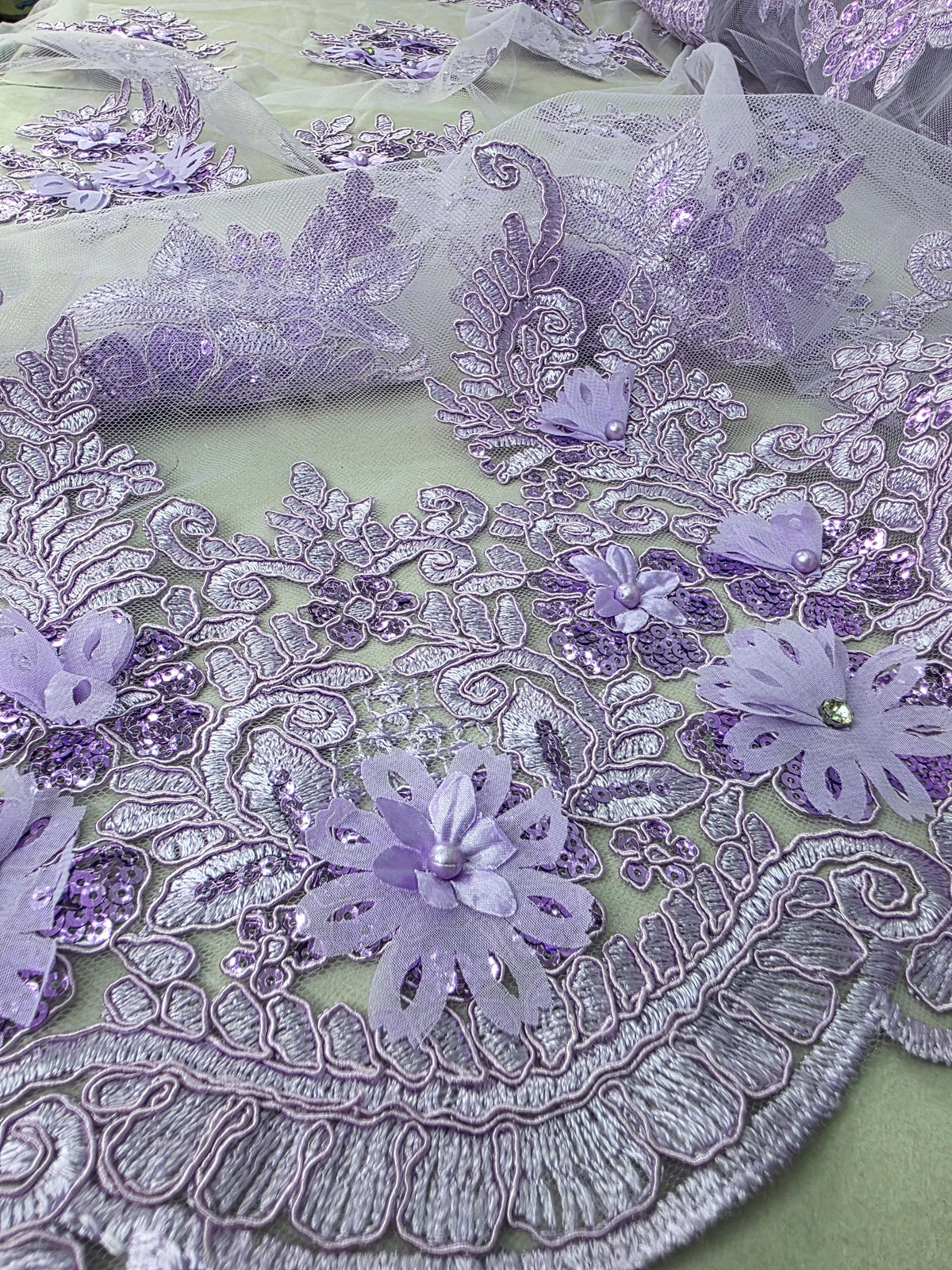 Tul Bordado Con Floral 3D, Lentejuela Y Perlas Color Lila- HH160 — Palacio Glamour