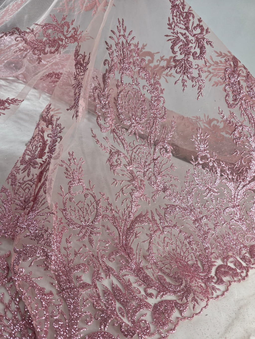 Tul Bordado Con Diseño En Acabado Glitter Color Rosa Piel- HH169 — Palacio Glamour