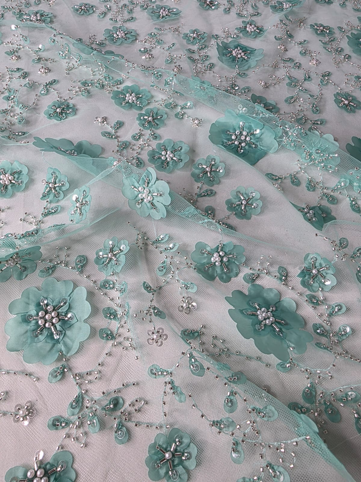 Tul Bordado Con Flores 3d, Lentejuela, Canutillo, Perlas, Chaquira Color Menta -HH191 — Palacio Glamour