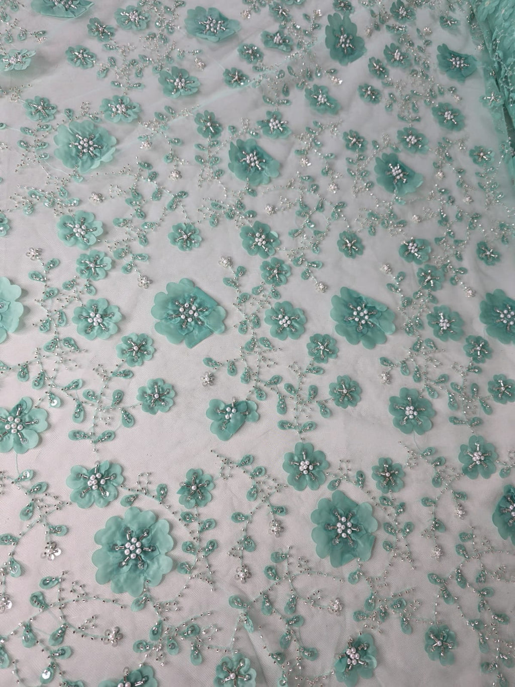 Tul Bordado Con Flores 3d, Lentejuela, Canutillo, Perlas, Chaquira Color Menta -HH191 — Palacio Glamour