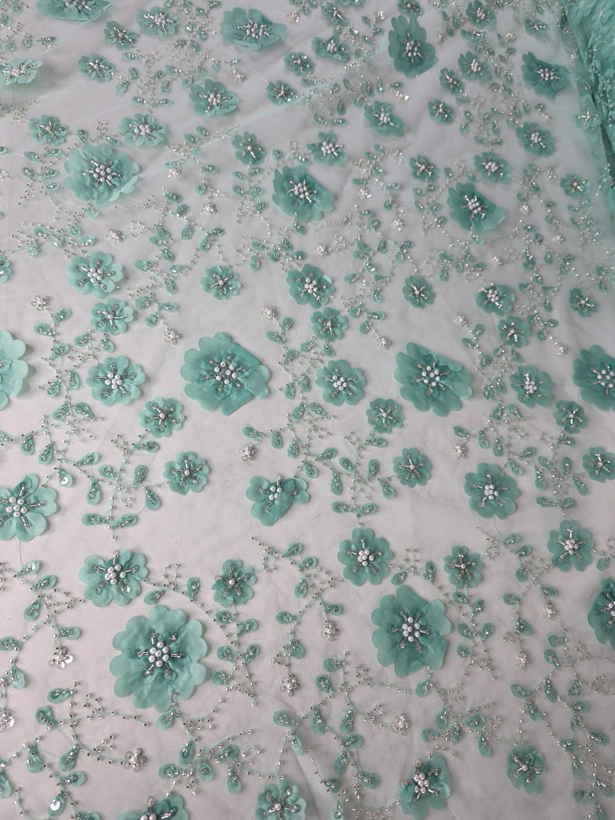 Tul Bordado Con Flores 3d, Lentejuela, Canutillo, Perlas, Chaquira Color Menta -HH191 — Palacio Glamour
