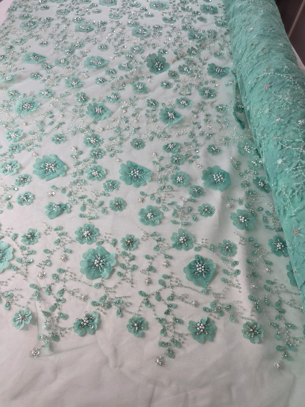Tul Bordado Con Flores 3d, Lentejuela, Canutillo, Perlas, Chaquira Color Menta -HH191 — Palacio Glamour