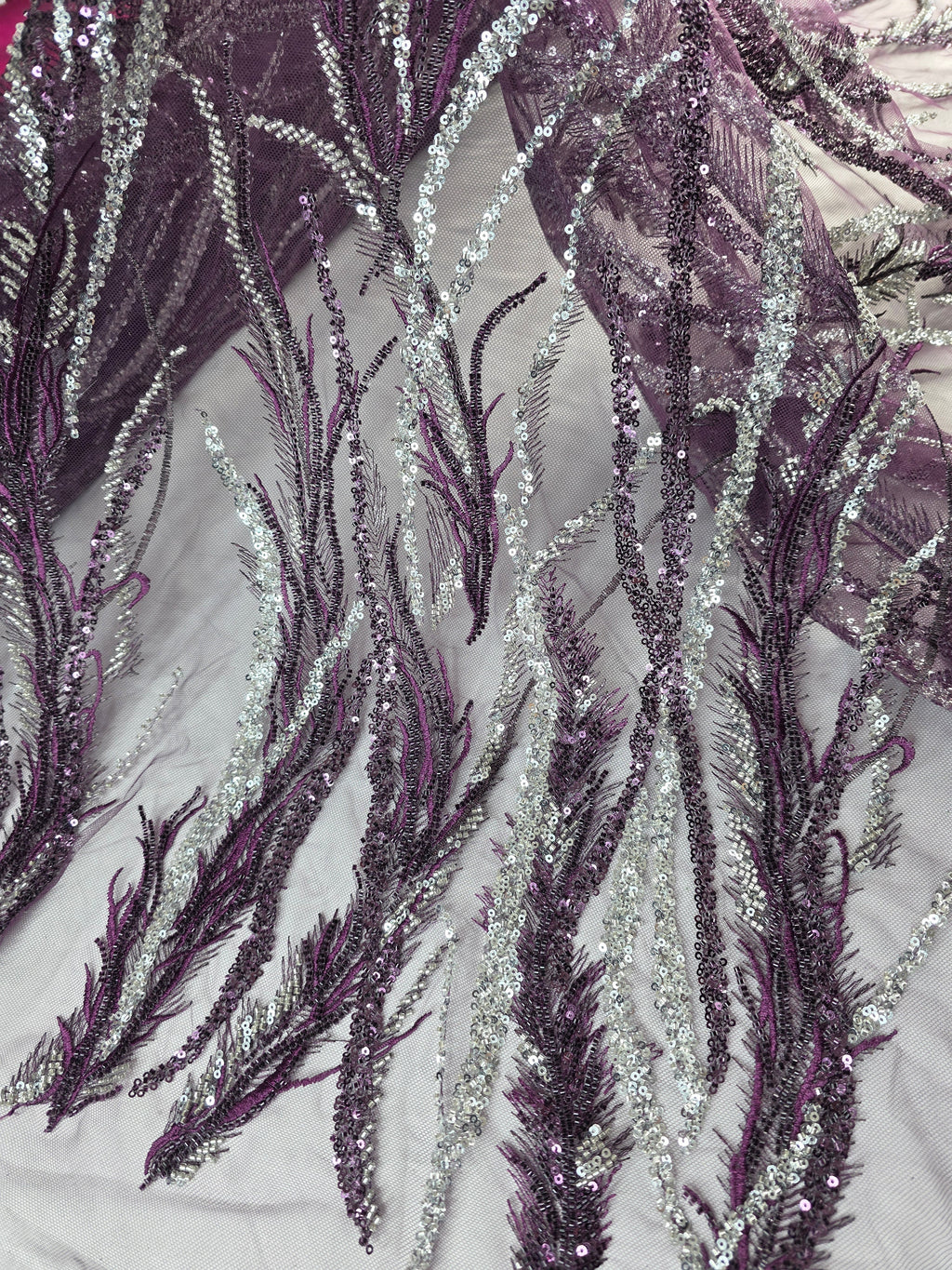 Tul Bordado Con Ramas En Lentejuela Y Chaquira Color Morado Uva -HH196 — Palacio Glamour