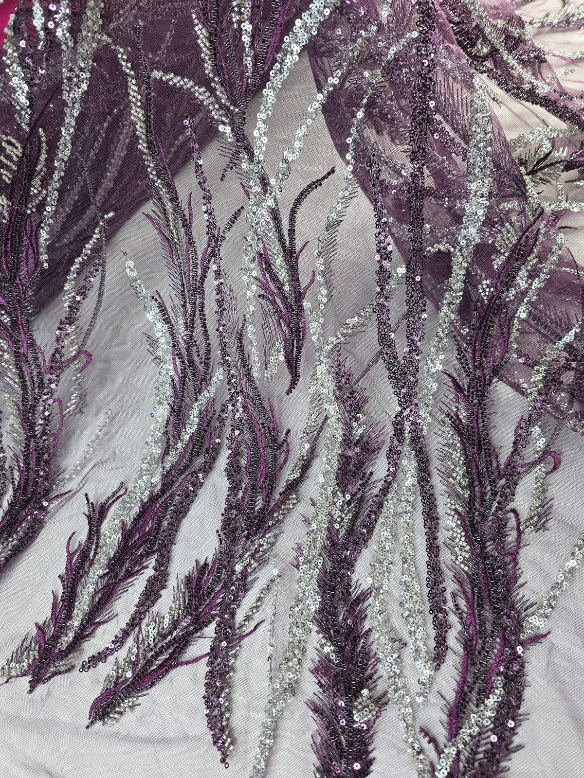 Tul Bordado Con Ramas En Lentejuela Y Chaquira Color Morado Uva -HH196 — Palacio Glamour