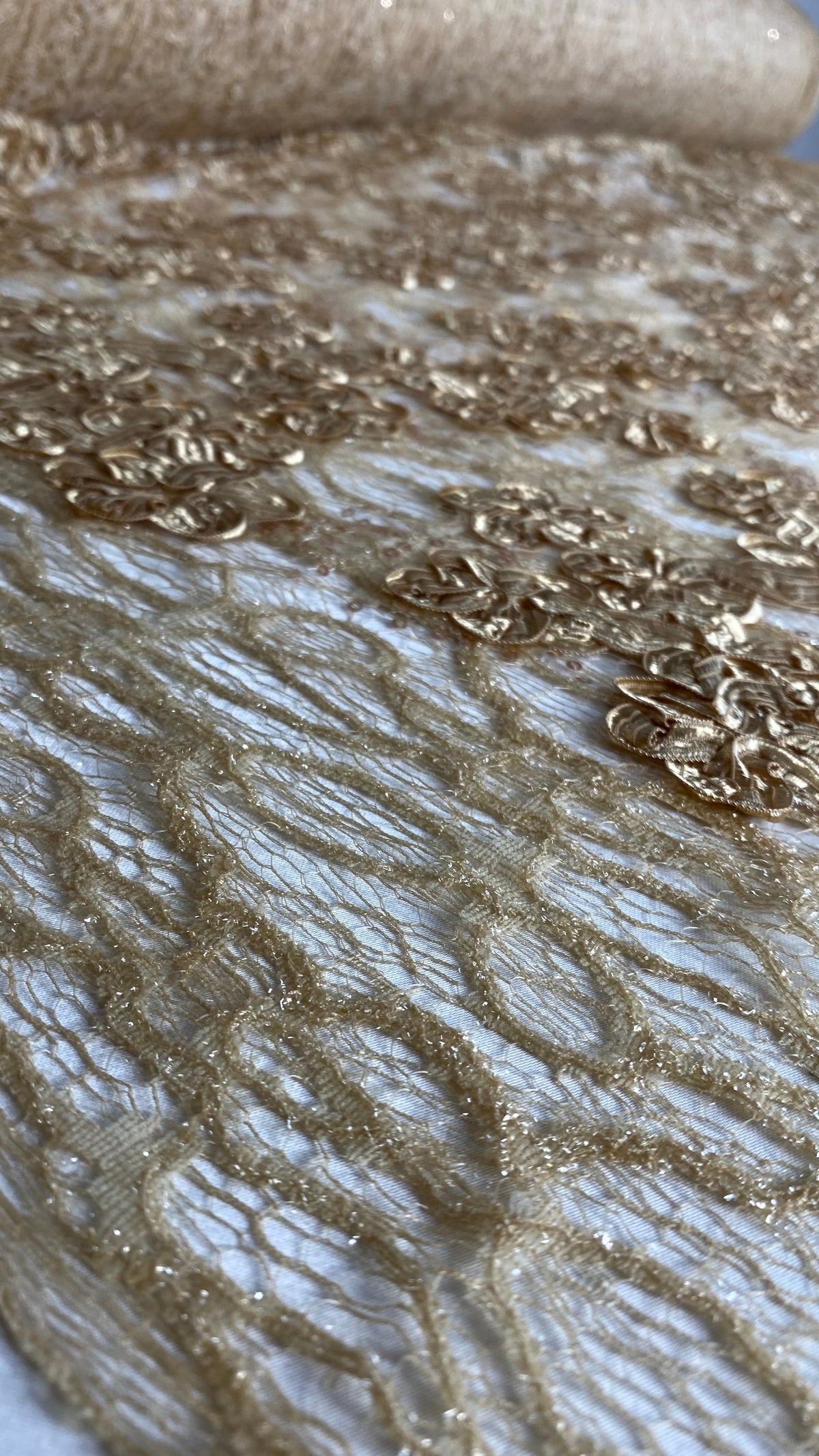 Tul Bordado Diseño Floral Con Lentejuela Color Oro -HH198 — Palacio Glamour