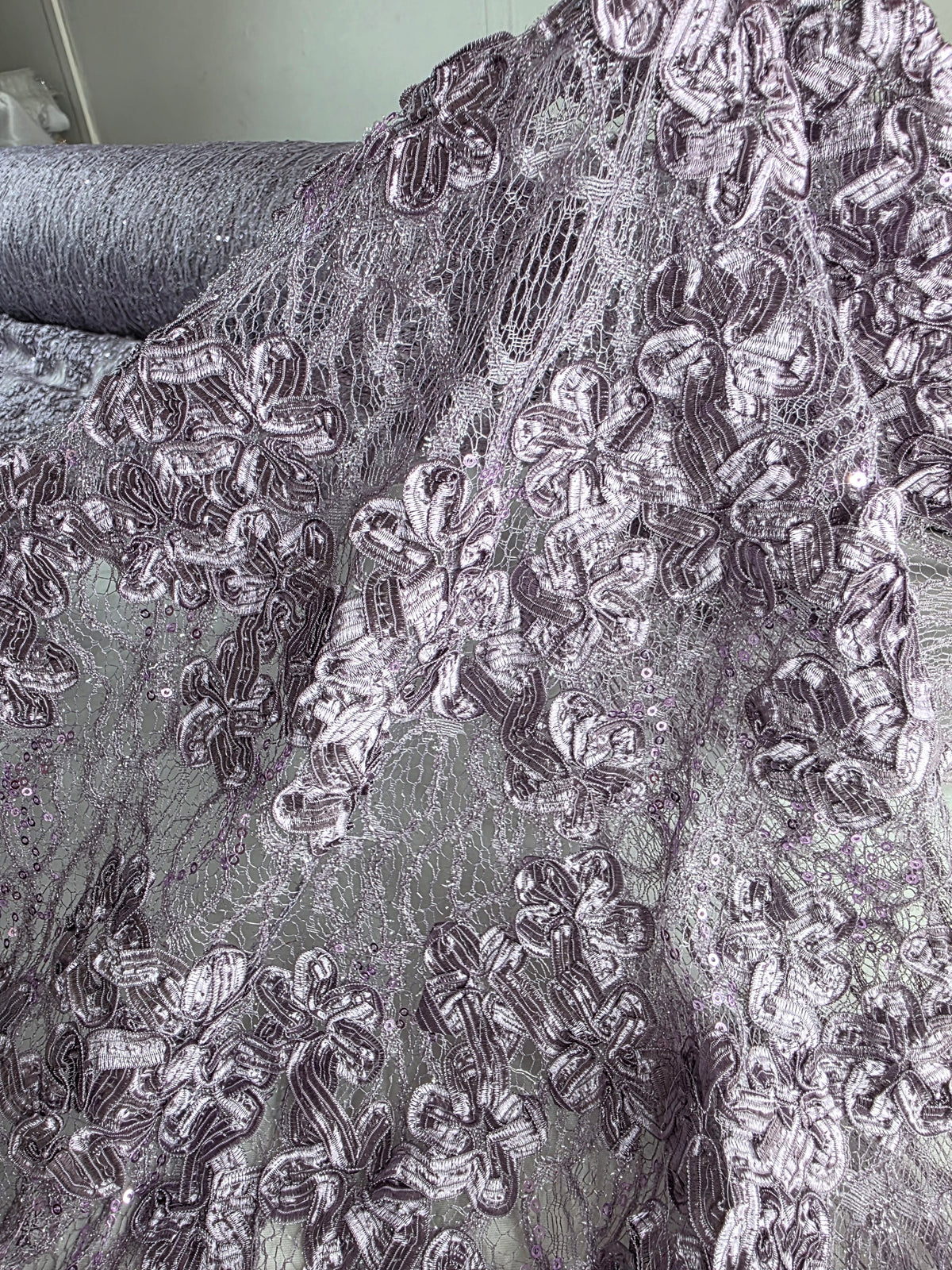 Tul Bordado Diseño Floral Con Lentejuela Color Mauve -HH198 — Palacio Glamour