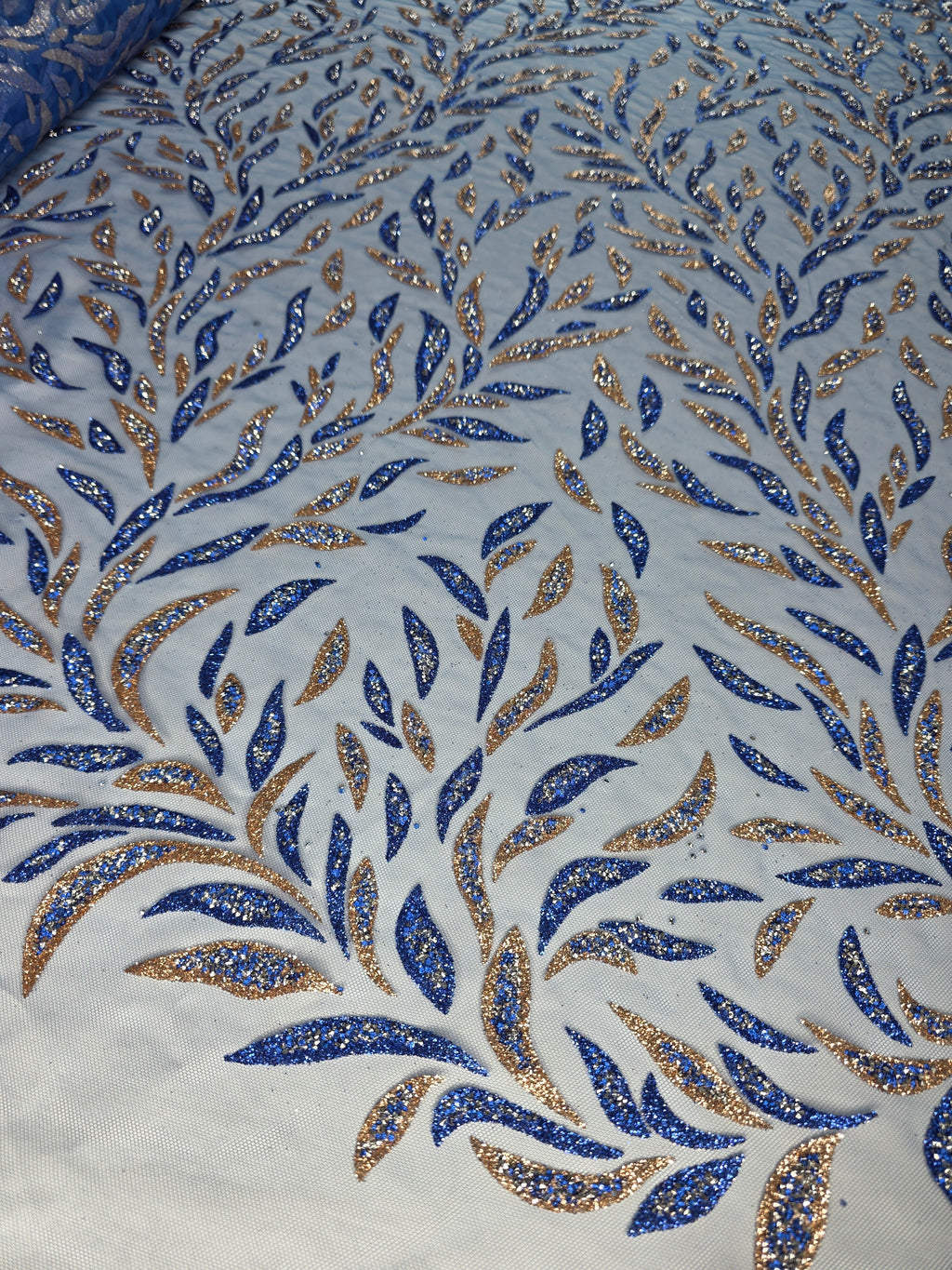 Tul Bordado Con Diseño Aplicaciones de Pedrería Y Glitter Color Azul Rey -HH200 — Palacio Glamour