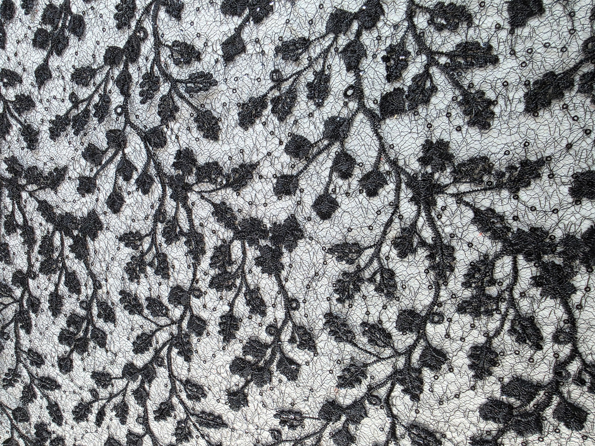 Tul Bordado Con Diseño Floral y Ramas Con Aplicaciones de Lentejuela Color Negro -HH201 — Palacio Glamour