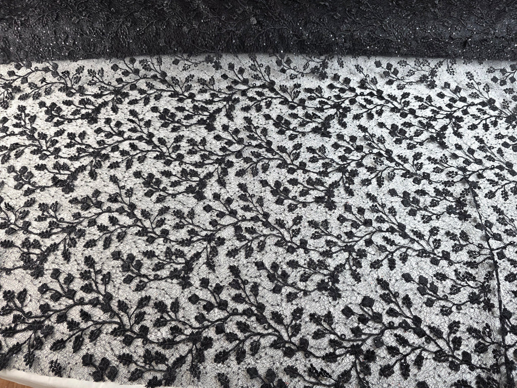 Tul Bordado Con Diseño Floral y Ramas Con Aplicaciones de Lentejuela Color Negro -HH201 — Palacio Glamour