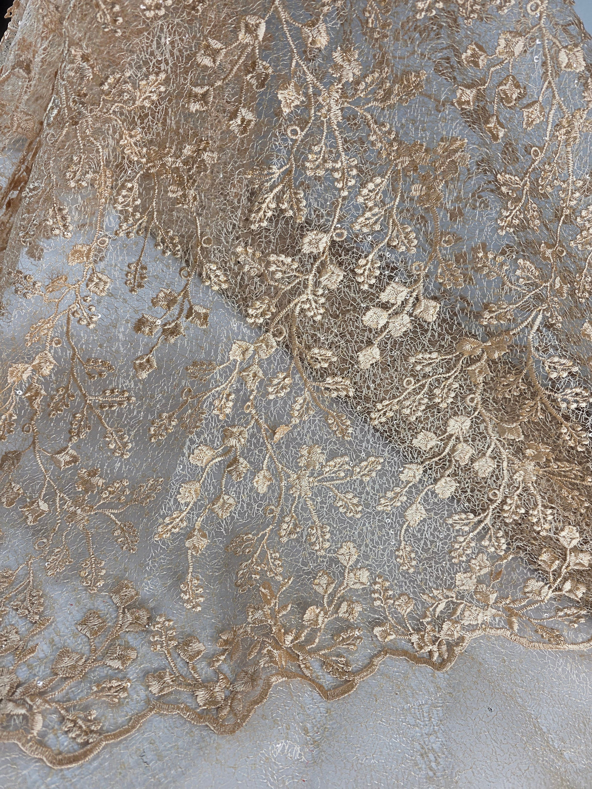 Tul Bordado Con Diseño Floral y Ramas Con Aplicaciones de Lentejuela Color Oro -HH201 — Palacio Glamour