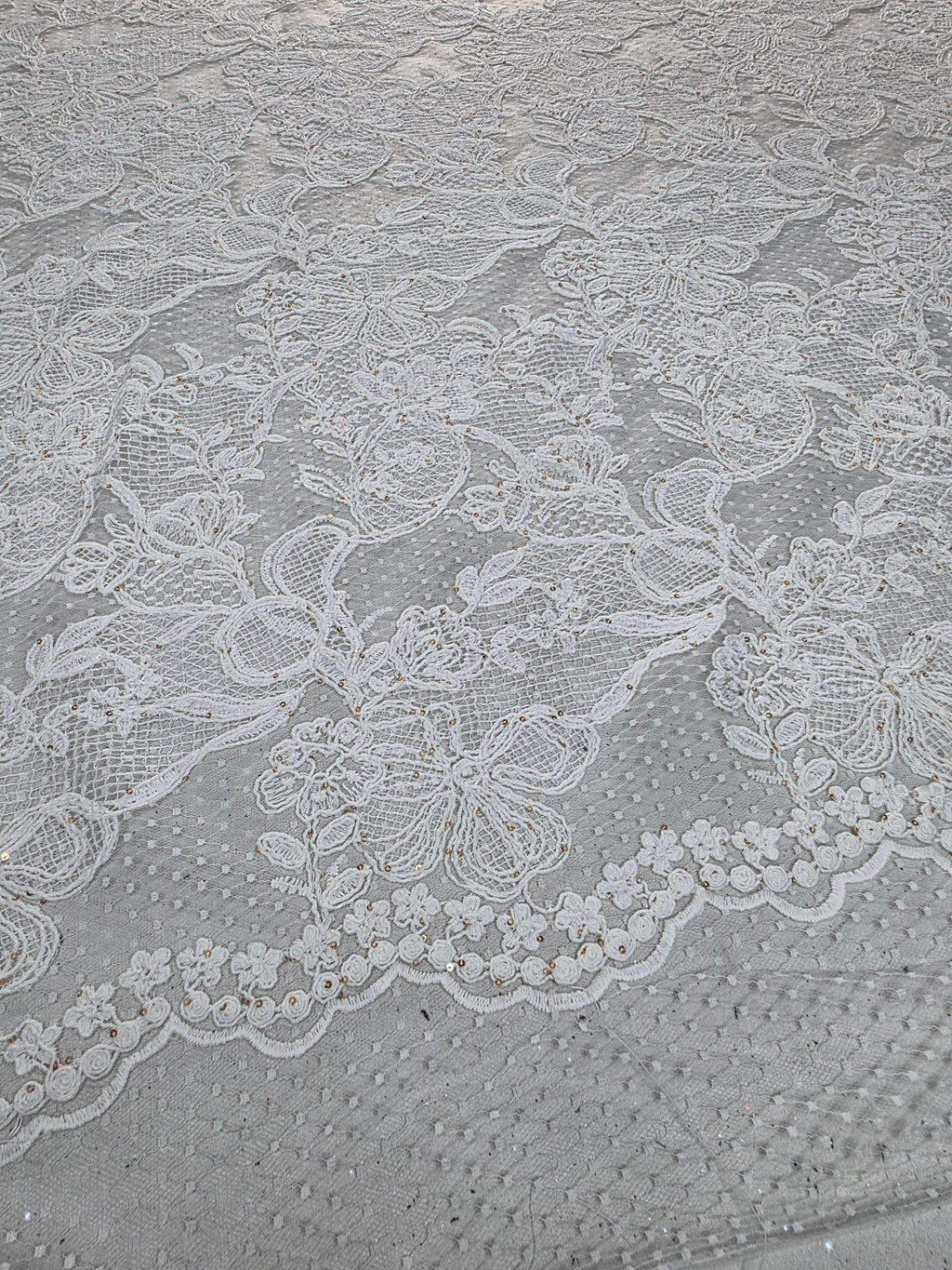 Tul Bordado Floral Con Lentejuelas Oro Color Hueso -HH214 — Palacio Glamour