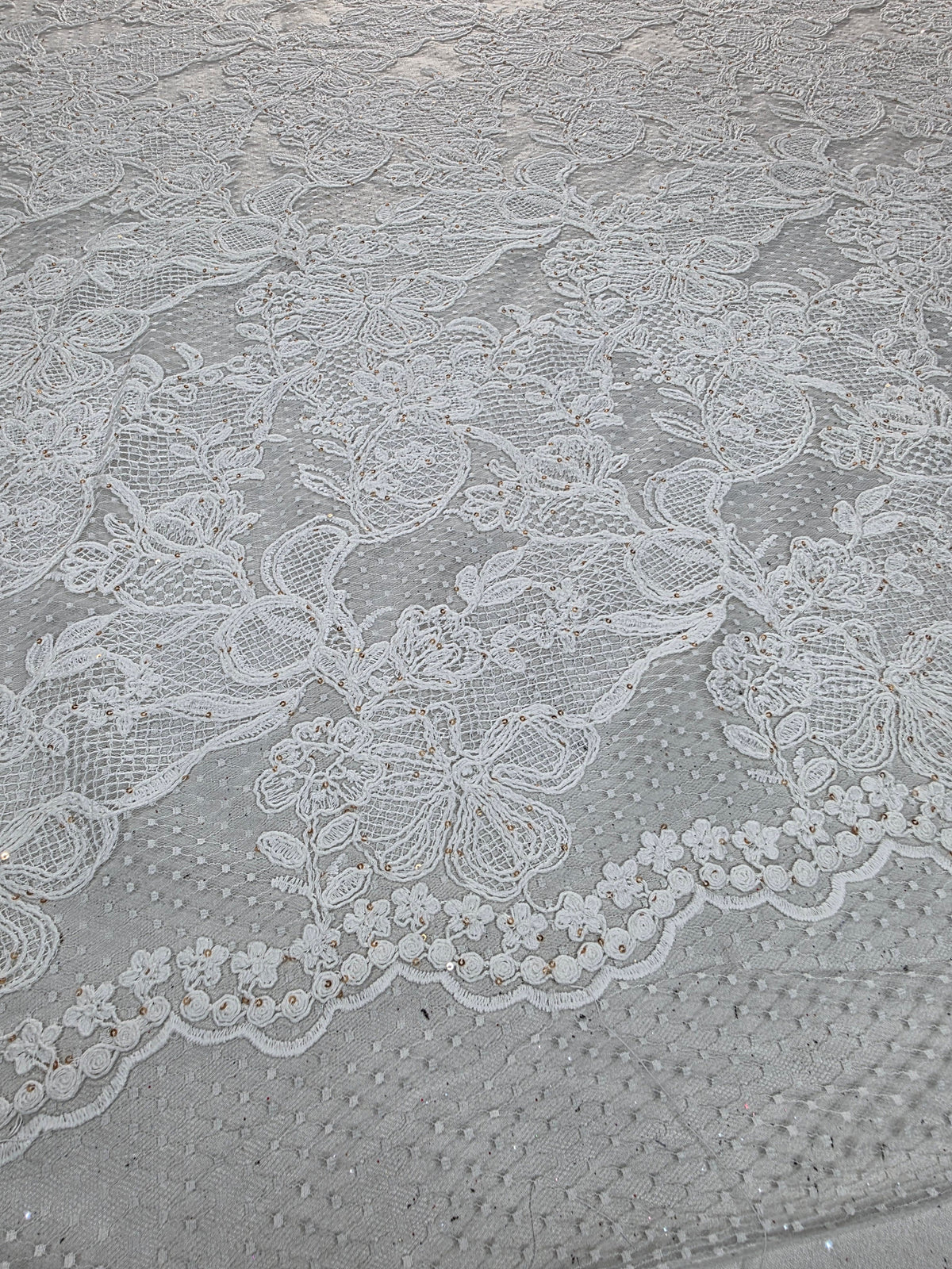 Tul Bordado Floral Con Lentejuelas Oro Color Hueso -HH214 — Palacio Glamour