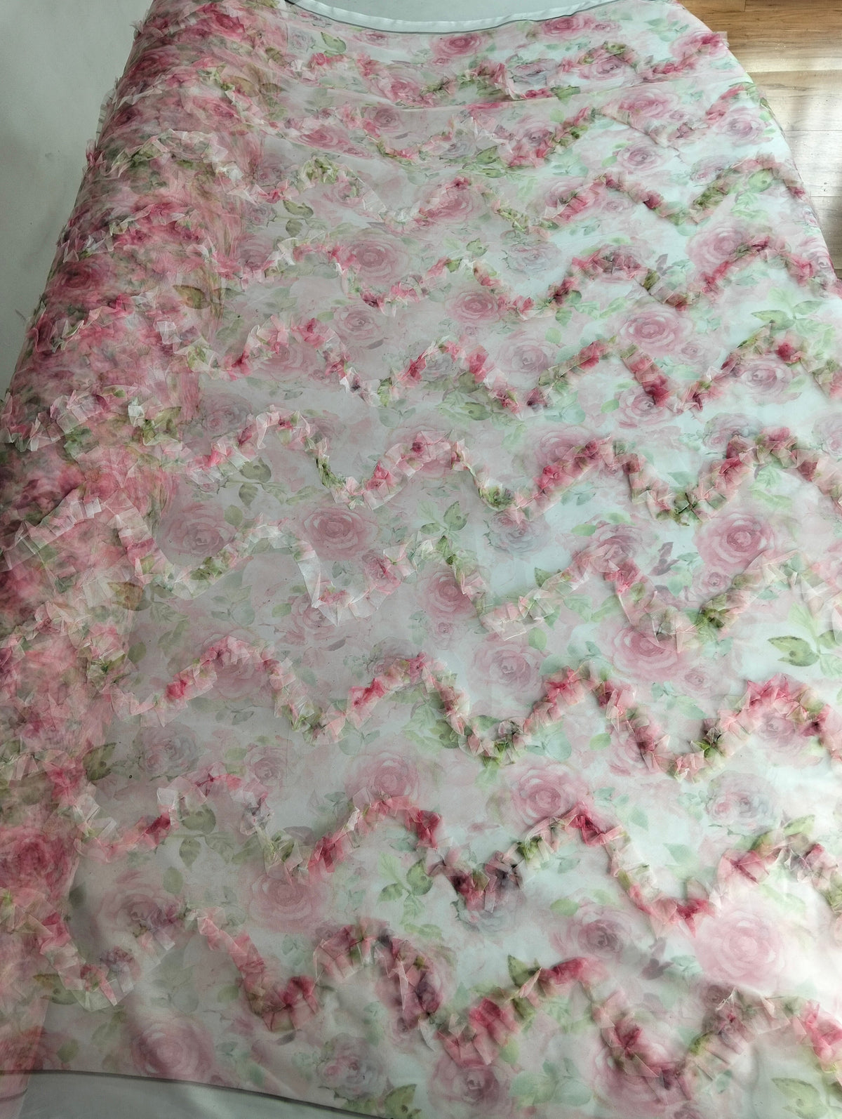 Tul Bordado Floral Con Aplicaciones 3D Color Rosa -HH215 — Palacio Glamour