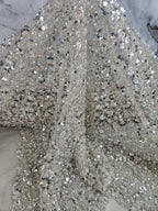Tul Bordado Con Flores 3d, Lentejuela, Chaquira Y Canutillo Color Plata -HH226 — Palacio Glamour