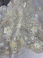 Tul Bordado Con Flores Y Mariposas 3D Aplicaciones de Perlas, Chaquira Y Lentejuela Color Ivory- HH237 — Palacio Glamour