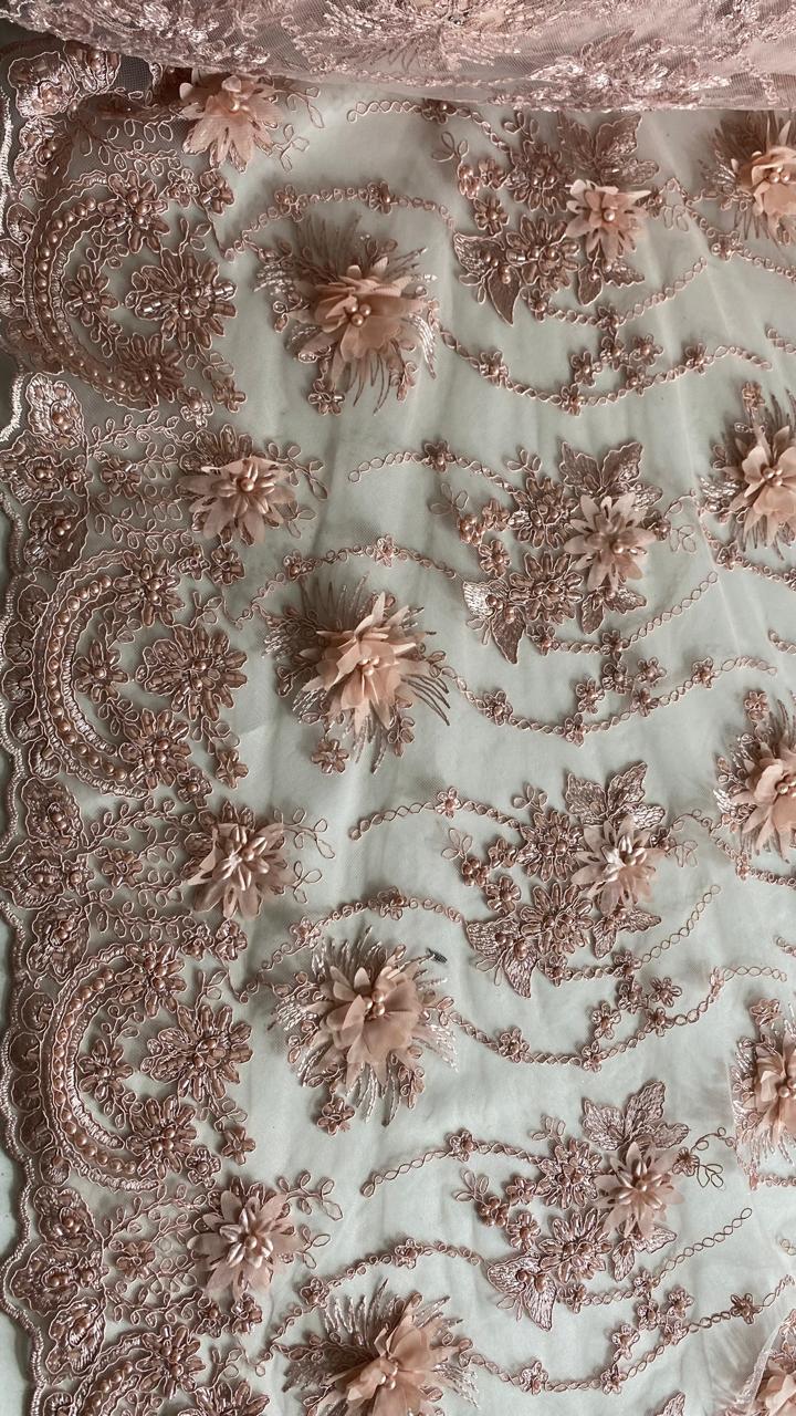 Tul Bordado Con Flores 3D Aplicaciones de Perlas Y Canutillo Color Blush- HH238 — Palacio Glamour