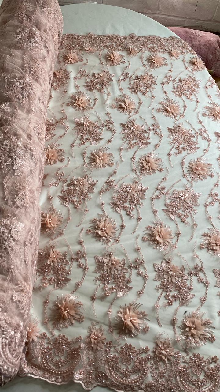Tul Bordado Con Flores 3D Aplicaciones de Perlas Y Canutillo Color Blush- HH238 — Palacio Glamour