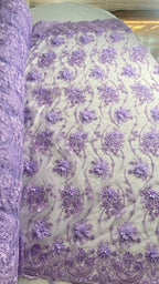 Tul Bordado Con Flores 3D Aplicaciones de Perlas Y Canutillo Color Lila- HH238 — Palacio Glamour