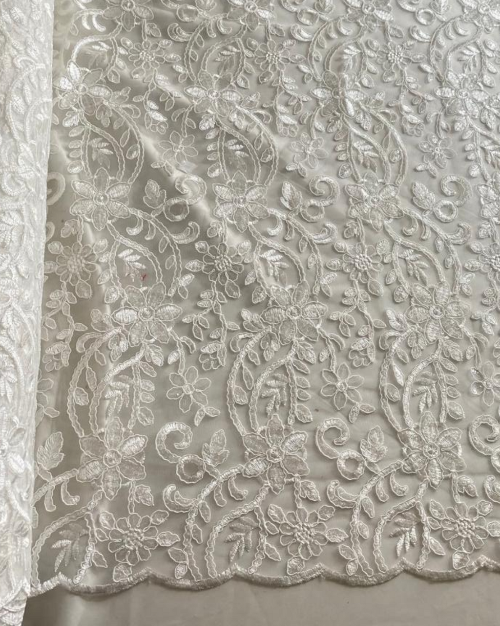 Tul Bordado Con Diseño Floral Con Lentejuela Color Blanco -HH193 — Palacio Glamour