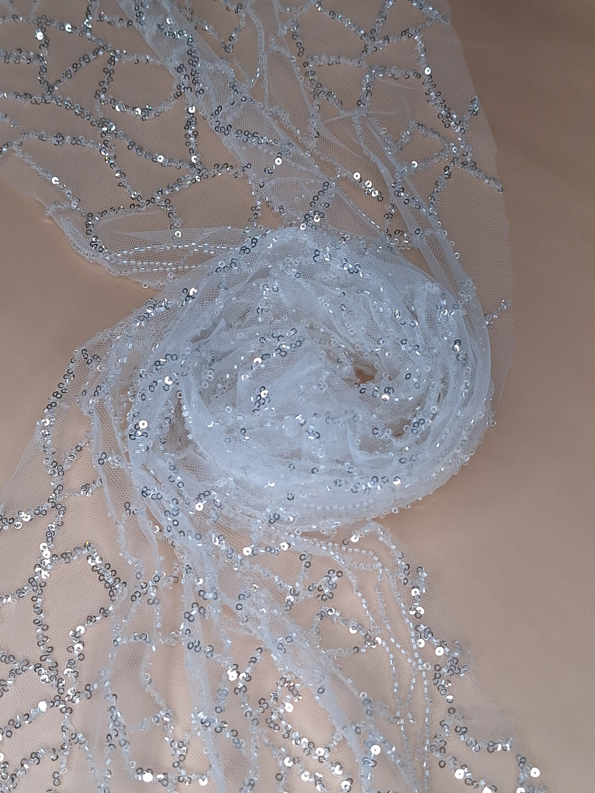 Tul bordado color hueso A943 — Palacio Glamour