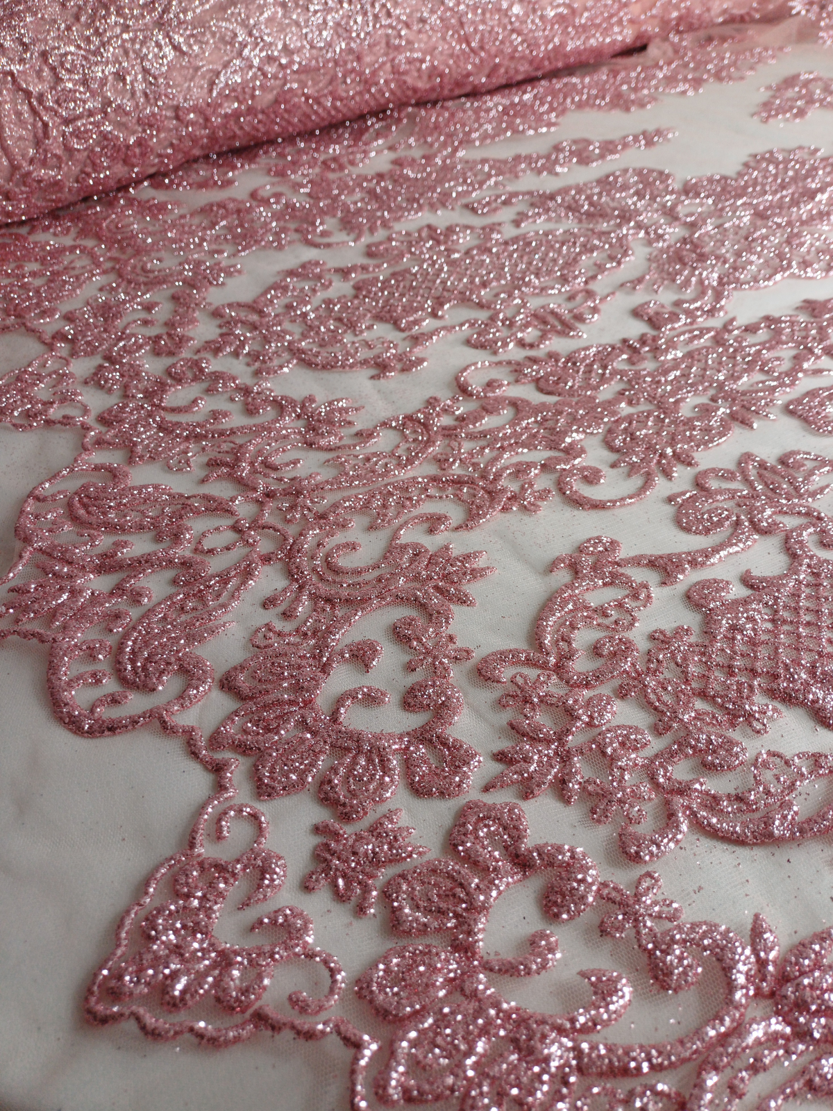 Tul Bordado Con Diseño En Acabado Glitter Color Rosa Piel- HH168 — Palacio Glamour
