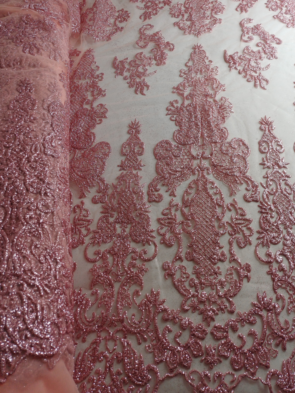 Tul Bordado Con Diseño En Acabado Glitter Color Rosa Piel- HH168 — Palacio Glamour