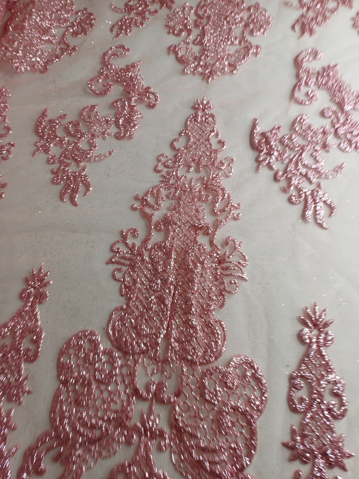Tul Bordado Con Diseño En Acabado Glitter Color Rosa Piel- HH168 — Palacio Glamour