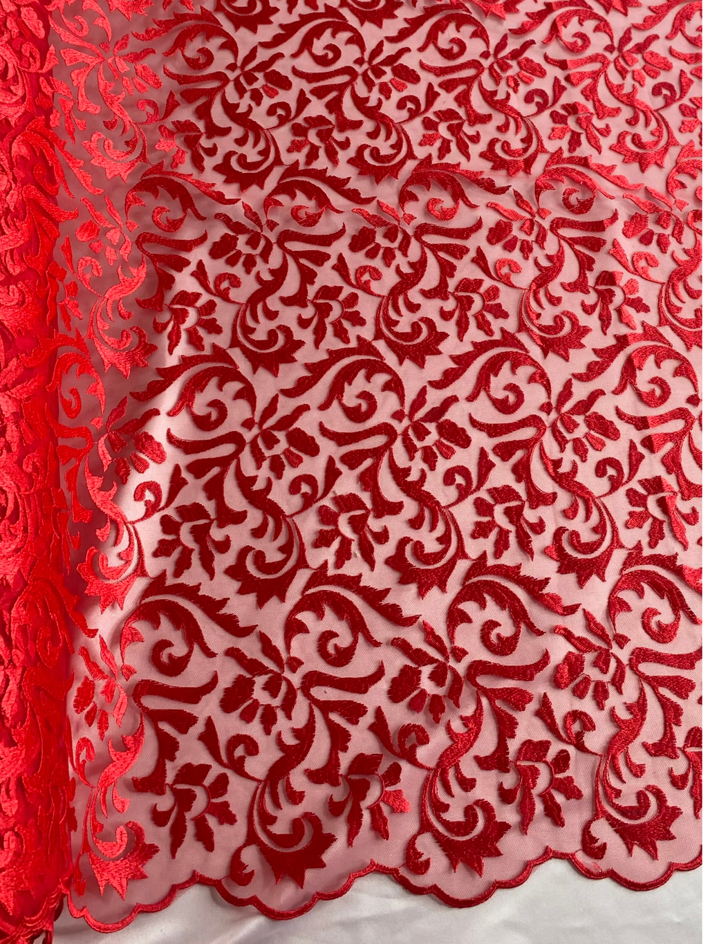 Tul Bordado Diseño Con Grecas Rojo- HH174 — Palacio Glamour