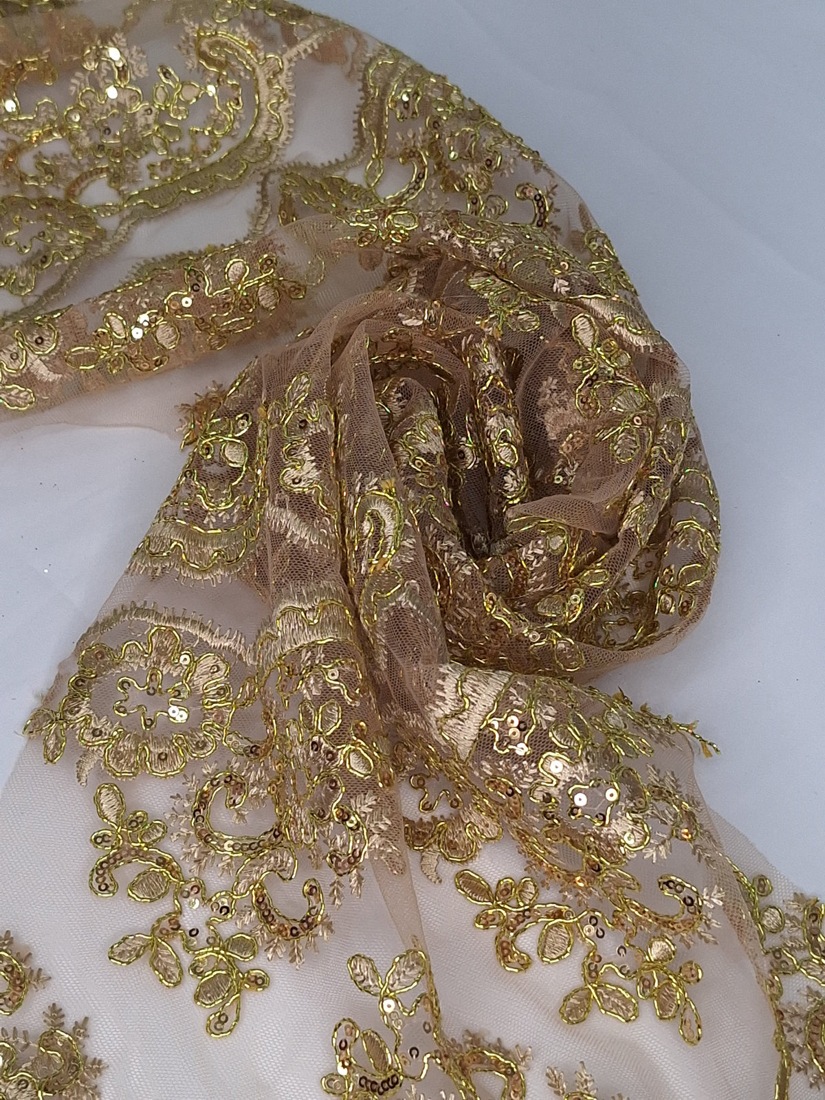 Tul Bordado Con Diseño Floral Con Lentejuela Color Oro- HH143 — Palacio Glamour