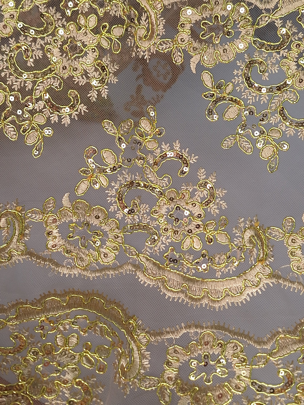 Tul Bordado Con Diseño Floral Con Lentejuela Color Oro- HH143 — Palacio Glamour