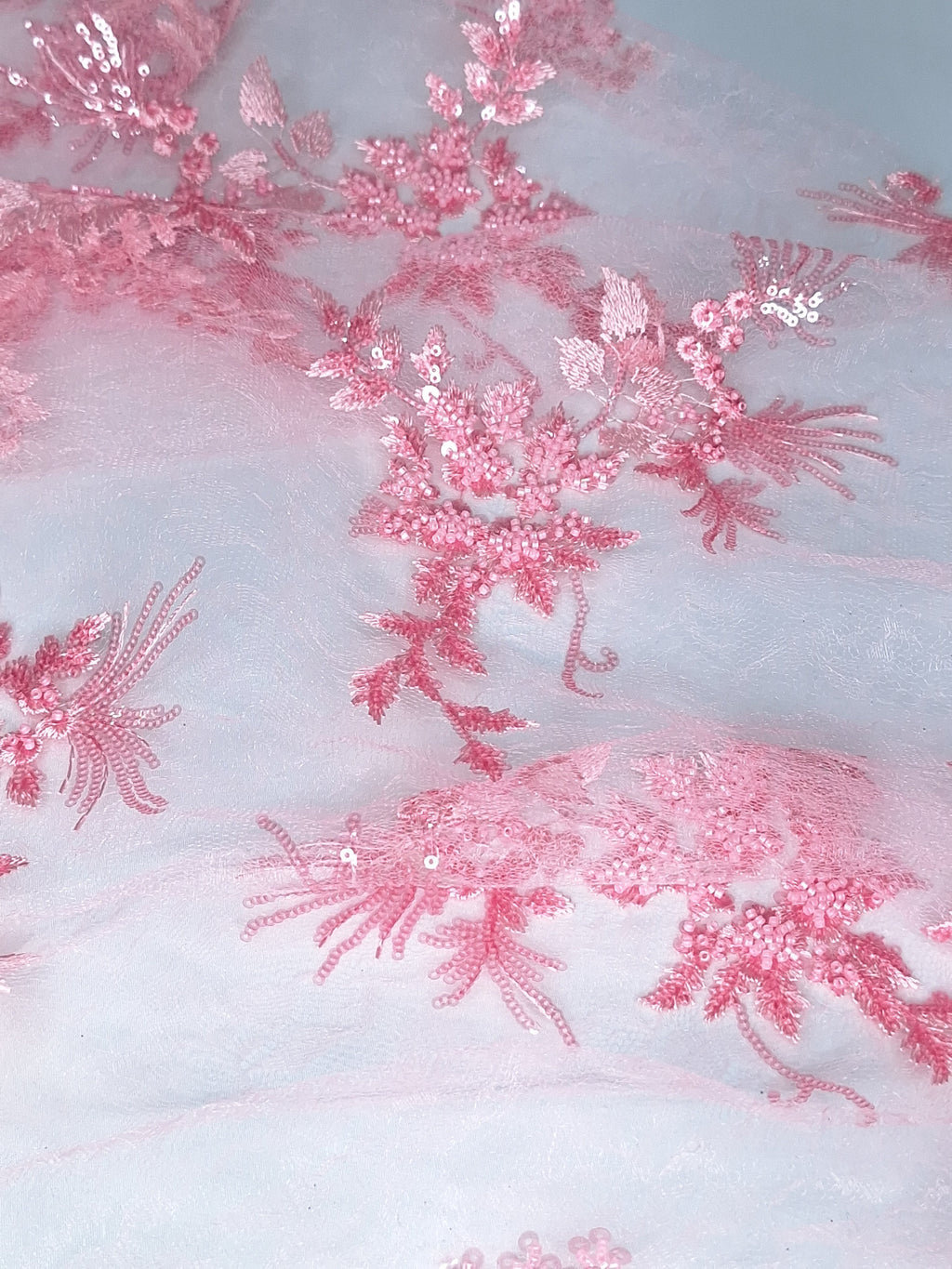 Tul Bordado Con Floral, Lentejuela Y Chaquira Color Rosa Pastel- HH161 — Palacio Glamour