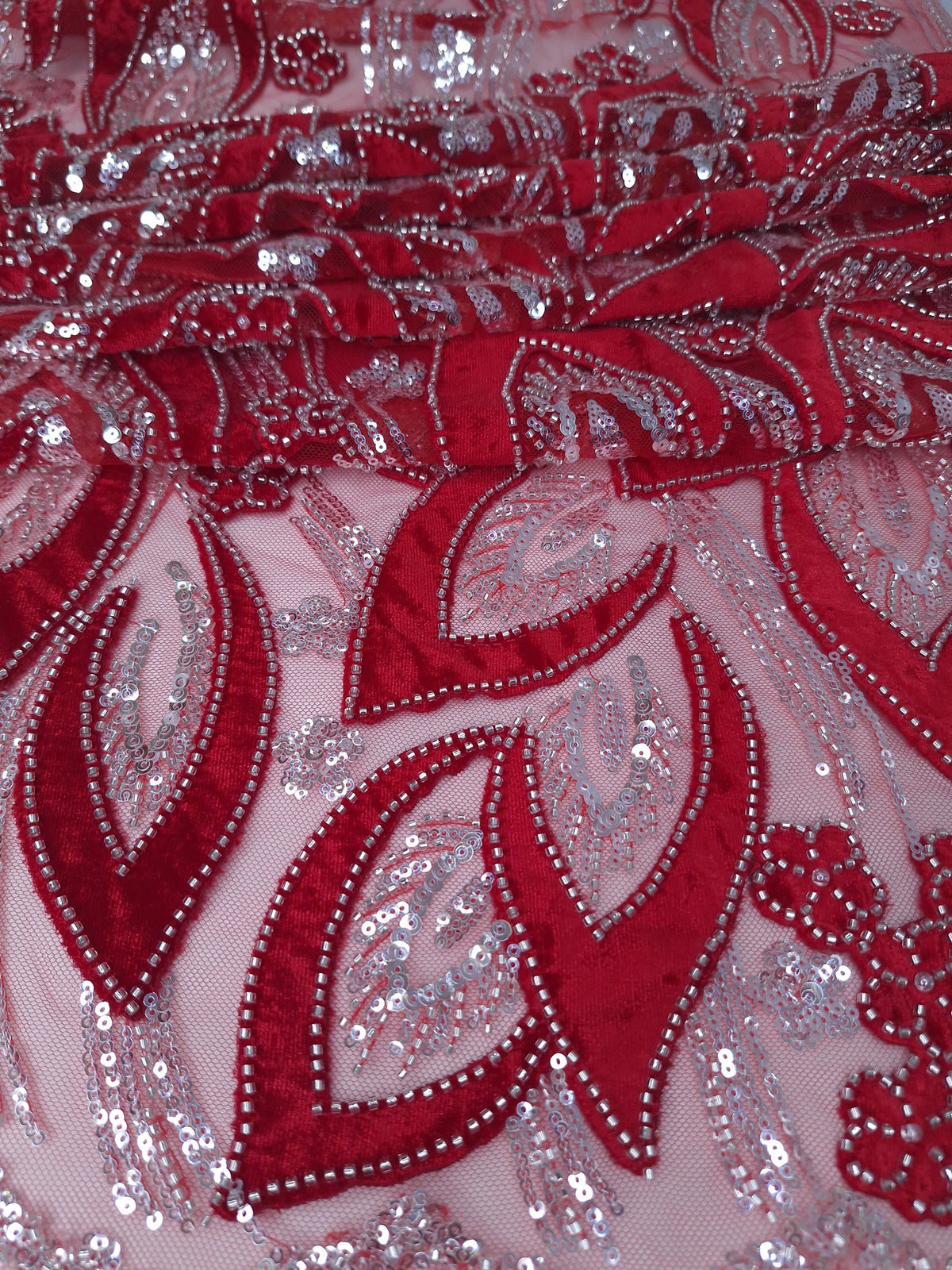 Tul Bordado Con Estampado Floral Aplicaciones de Chaquira Y Lentejuela Color Rojo- HH235 — Palacio Glamour