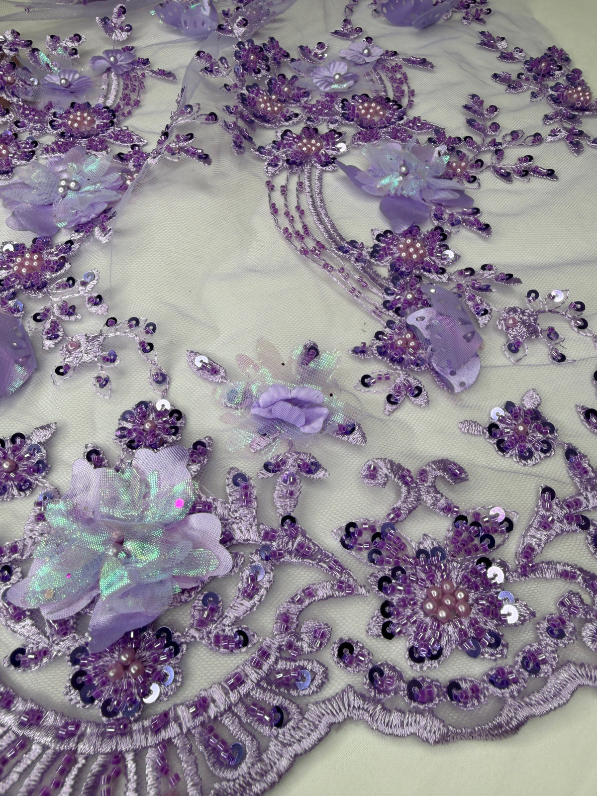 Tul bordado con lentejuela, canutillo y flor y mariposa 3d en tornasol hh237 — Palacio Glamour