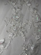 Tul bordado con lentejuela, canutillo y flor y mariposa 3d en tornasol hh237 — Palacio Glamour