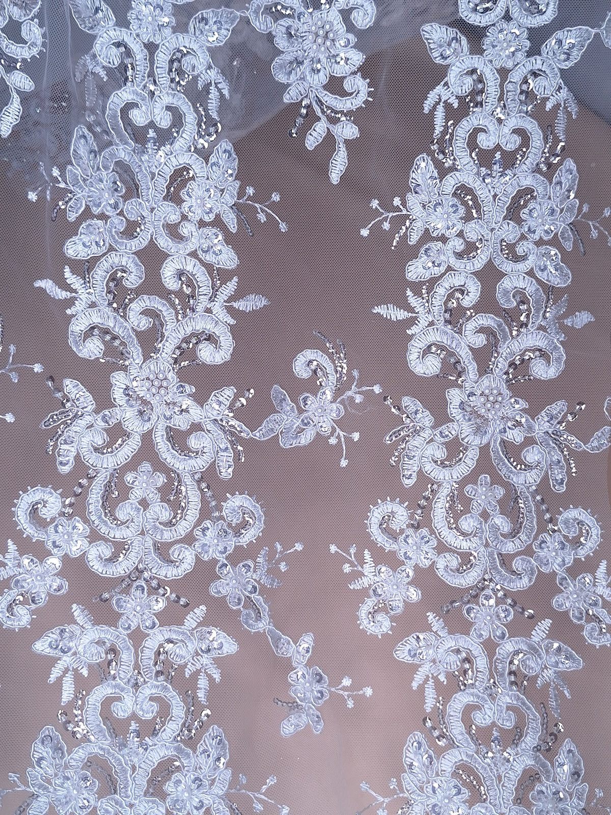 Tul bordado color blanco H156 — Palacio Glamour
