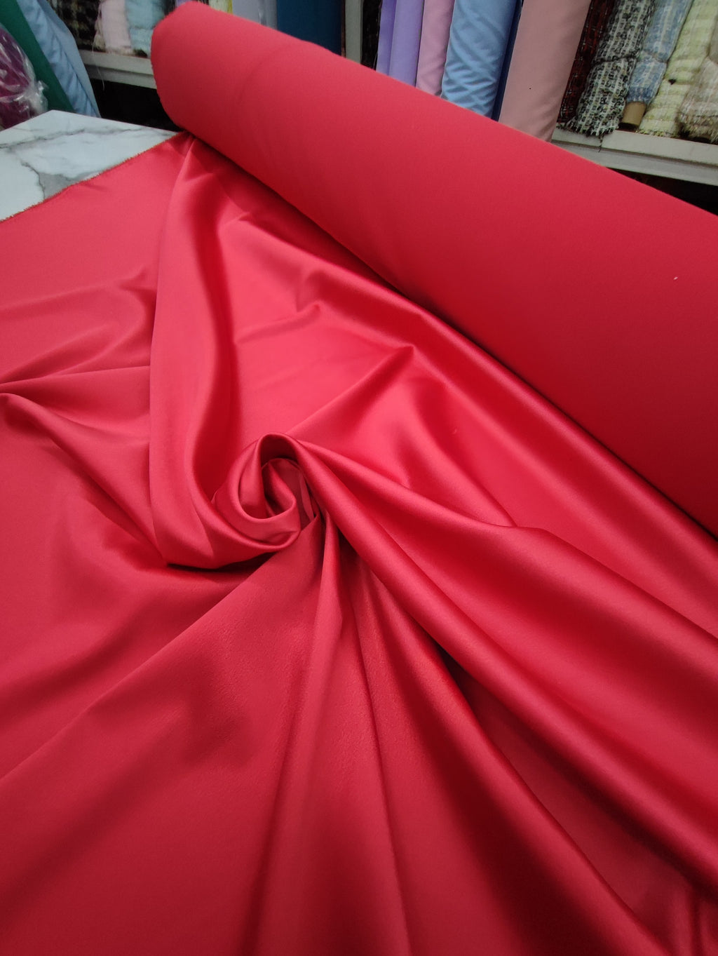 HH1 Rojo: fotografía real de la tela. Palacio Glamour. Se vende tela por metro.