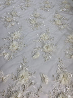 Tul Bordado Con Perlas, Lentejuelas, Mariposas y Flores 3D - HH275 — Palacio Glamour