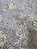 Tul Bordado Con Perlas, Lentejuelas, Mariposas y Flores 3D - HH275 — Palacio Glamour