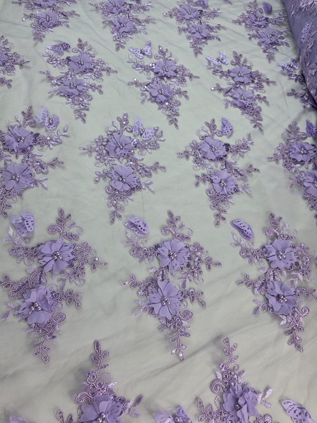 Tul Bordado Con Perlas, Lentejuelas, Mariposas y Flores 3D - HH275 — Palacio Glamour