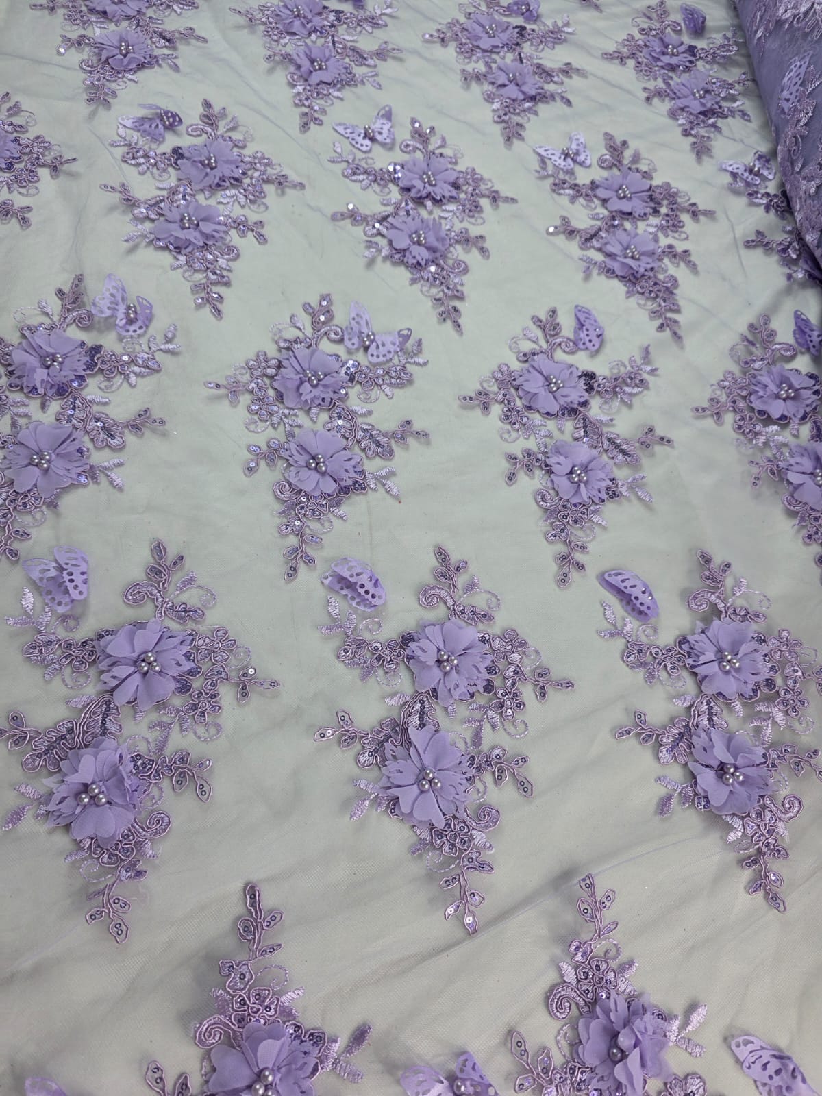 Tul Bordado Con Perlas, Lentejuelas, Mariposas y Flores 3D - HH275 — Palacio Glamour