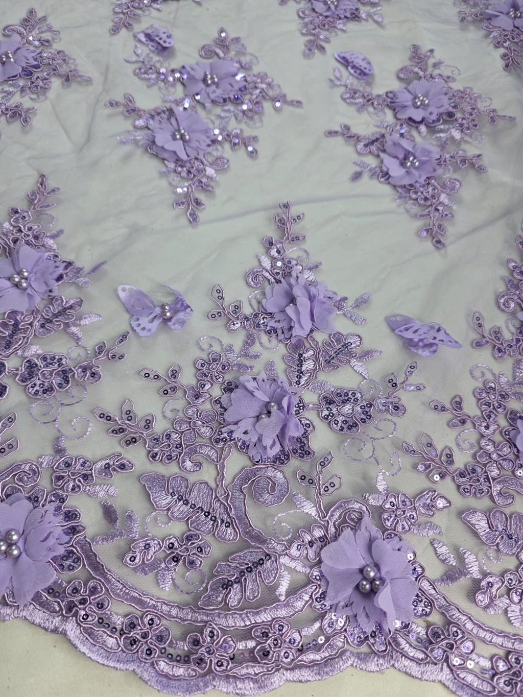 Tul Bordado Con Perlas, Lentejuelas, Mariposas y Flores 3D - HH275 — Palacio Glamour