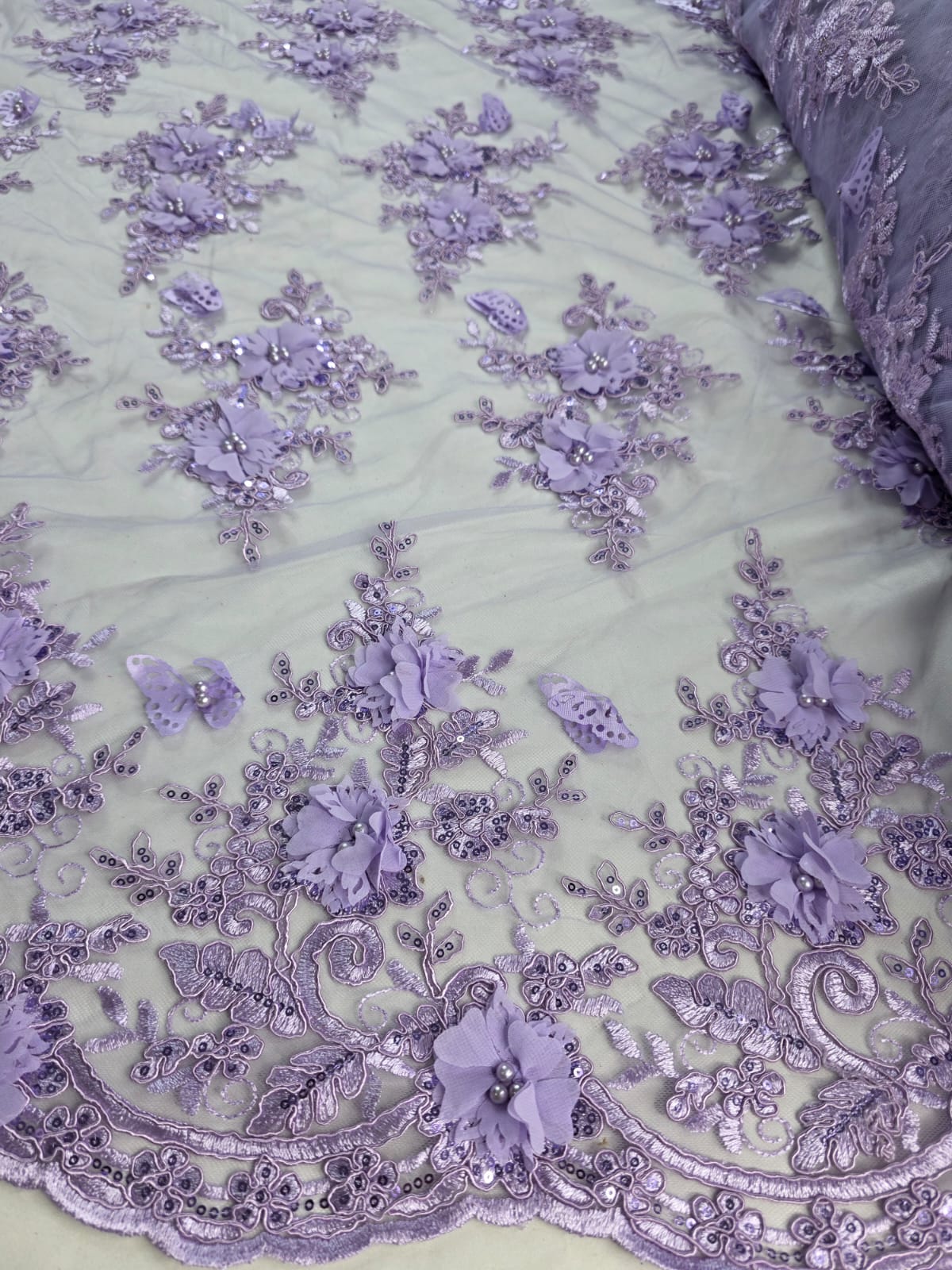 Tul Bordado Con Perlas, Lentejuelas, Mariposas y Flores 3D - HH275 — Palacio Glamour